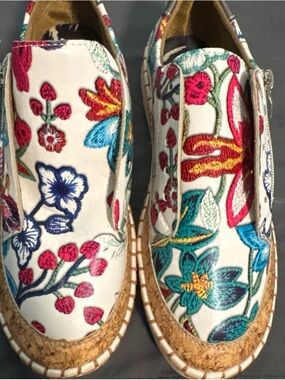 Floral Embroidered Slip-On Women’s Shoes - White Floral
